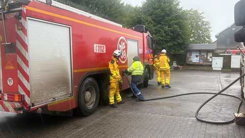 Un dispositif de ravitaillement des camions et tracteurs est opérationnel 24h/24 au poste de commandement de Sourbrodt (Waimes).