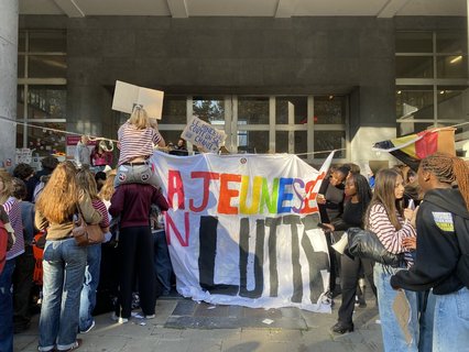 Des étudiants manifestent à Léonie de Waha, à Liège, ce lundi 5 octobre 2026.